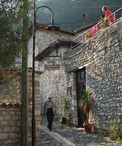 Endecke Albanien mit einem Roadtrip
