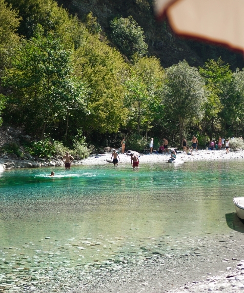 Besuche den Shala River während deinem Roadtrip durch Albanien